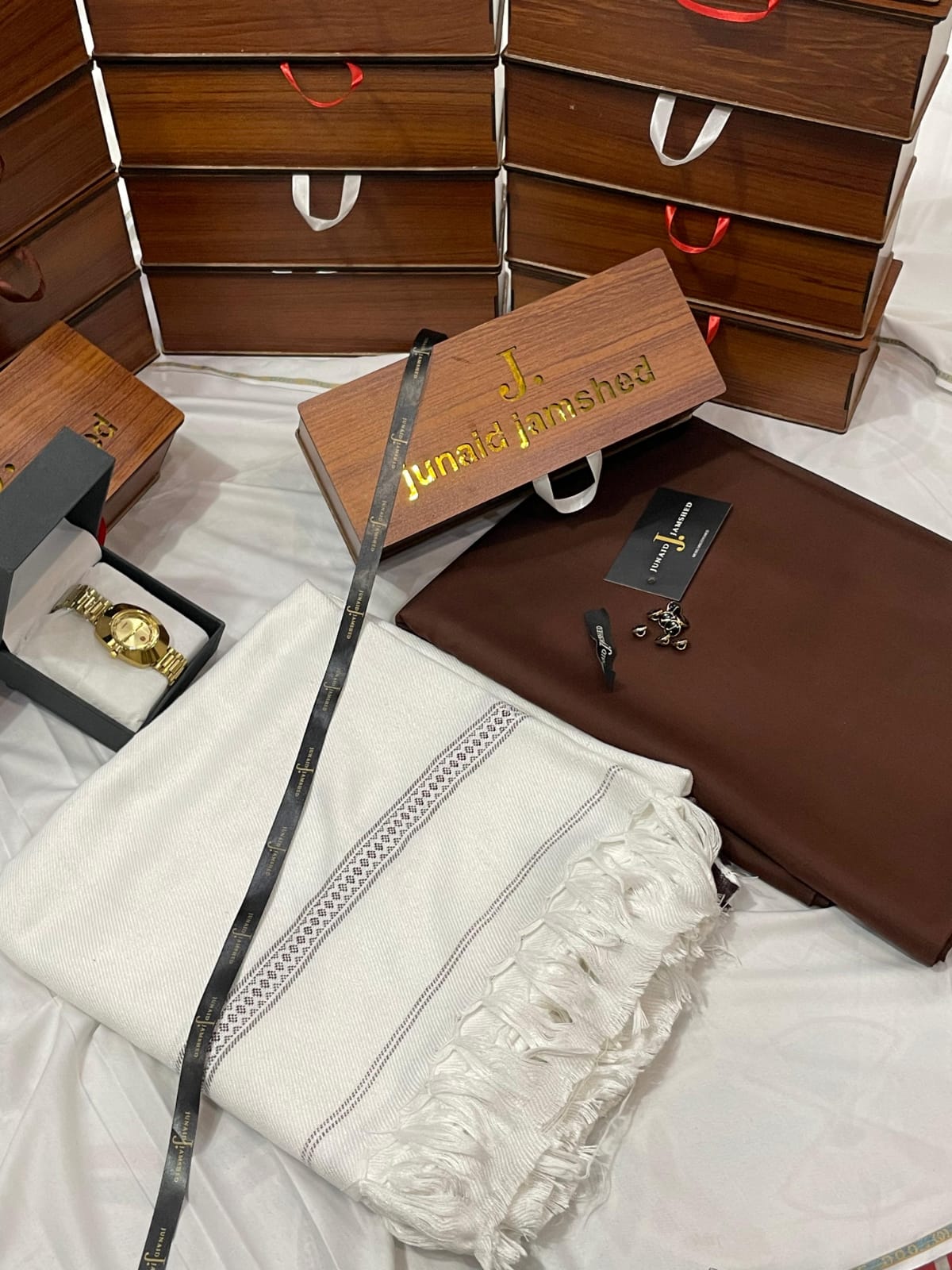 WINTER WASH N WEAR J. SUIT+ J.WHOOL SHWAL+PREMIUM WATCH AND SPECIAL WOODEN BOX (WHITE SHWAL+BROWN SUIT)