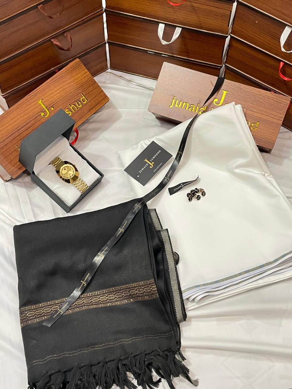 WINTER WASH N WEAR J. SUIT+ J.WHOOL SHWAL+PREMIUM WATCH AND SPECIAL WOODEN BOX (BLACK SHWAL+WHITE SUIT)